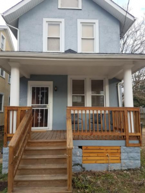 4BR 2 Full Bath Sleeps 10 Large Yard 2 Cars